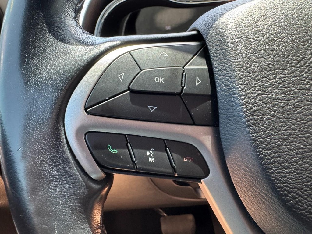 Jeep Grand Cherokee Vehicle Full-screen Gallery Image 19