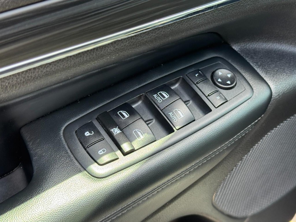 Jeep Grand Cherokee Vehicle Full-screen Gallery Image 26