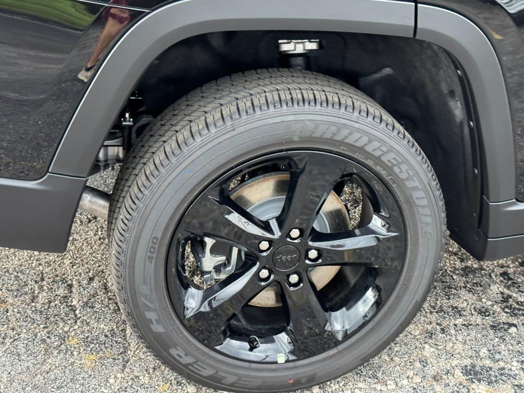 Jeep Grand Cherokee L Vehicle Full-screen Gallery Image 04