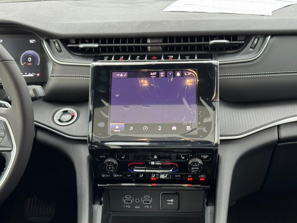 Jeep Grand Cherokee L Vehicle Full-screen Gallery Image 10