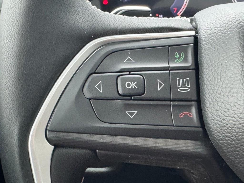 Jeep Grand Cherokee L Vehicle Full-screen Gallery Image 12