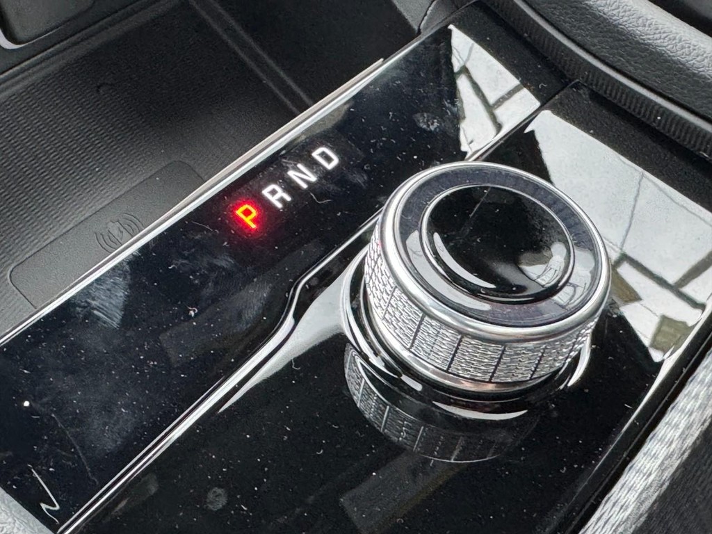 Jeep Grand Cherokee L Vehicle Full-screen Gallery Image 14