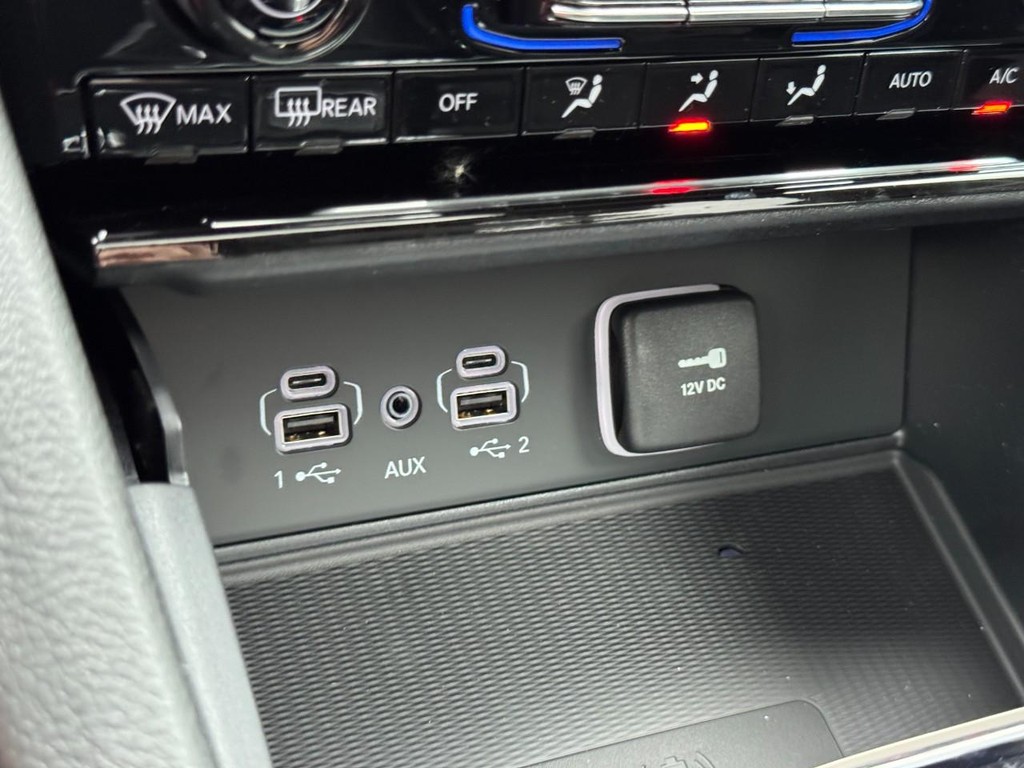 Jeep Grand Cherokee L Vehicle Full-screen Gallery Image 15