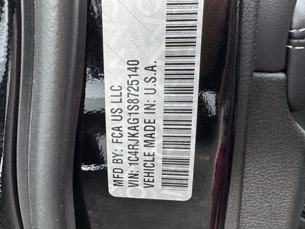 Jeep Grand Cherokee L Vehicle Full-screen Gallery Image 19