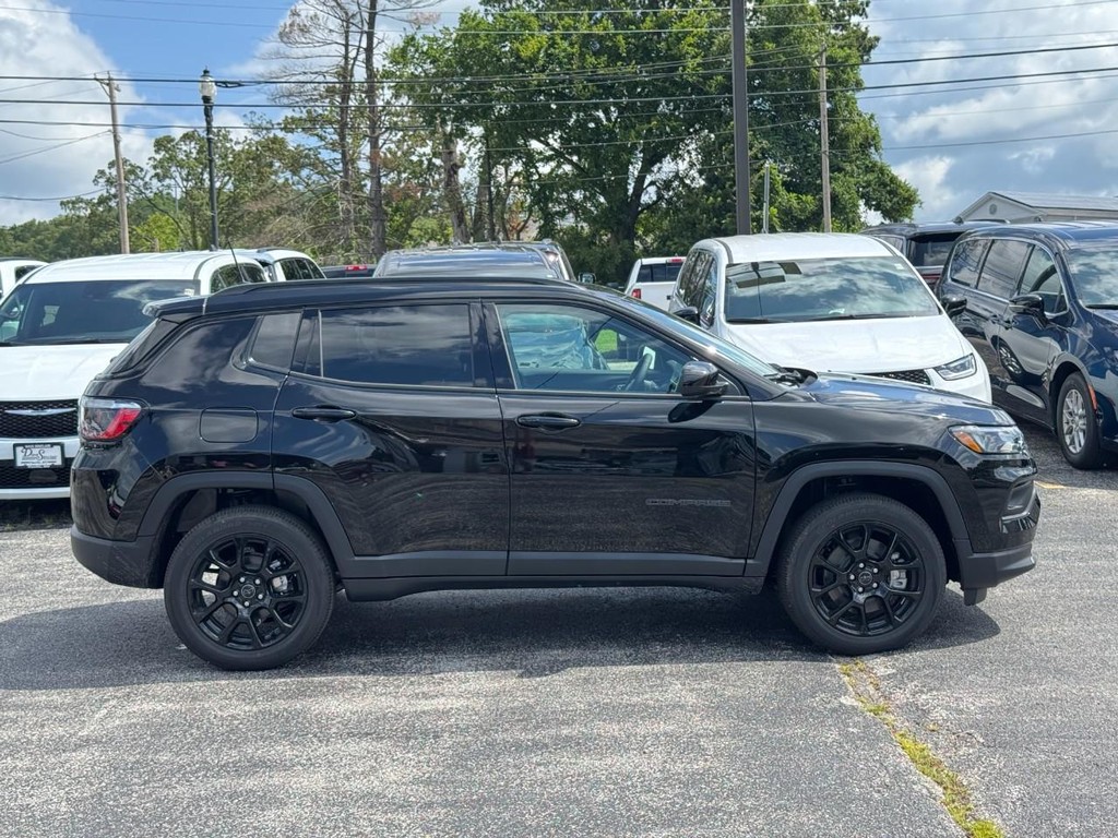 Jeep Compass Vehicle Full-screen Gallery Image 02