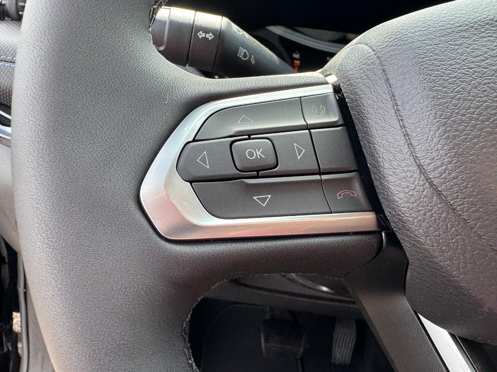 Jeep Compass Vehicle Full-screen Gallery Image 11