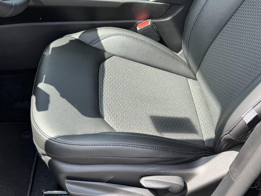 Jeep Compass Vehicle Full-screen Gallery Image 16