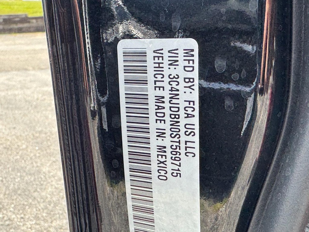 Jeep Compass Vehicle Full-screen Gallery Image 17