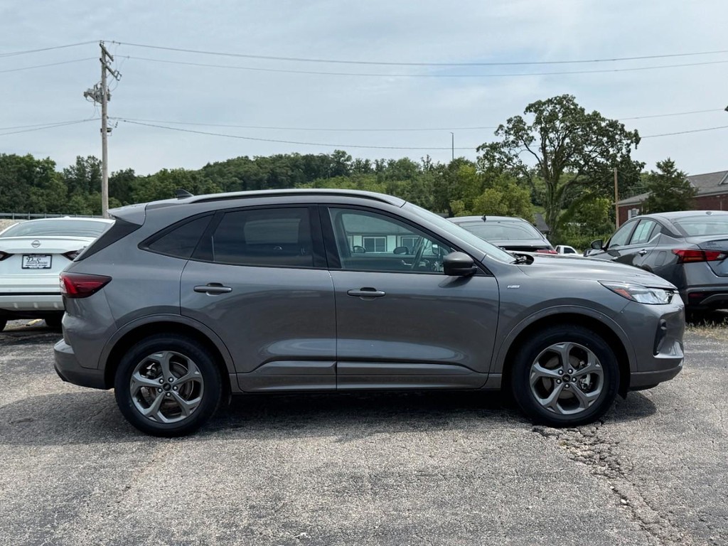 Ford Escape Vehicle Full-screen Gallery Image 02