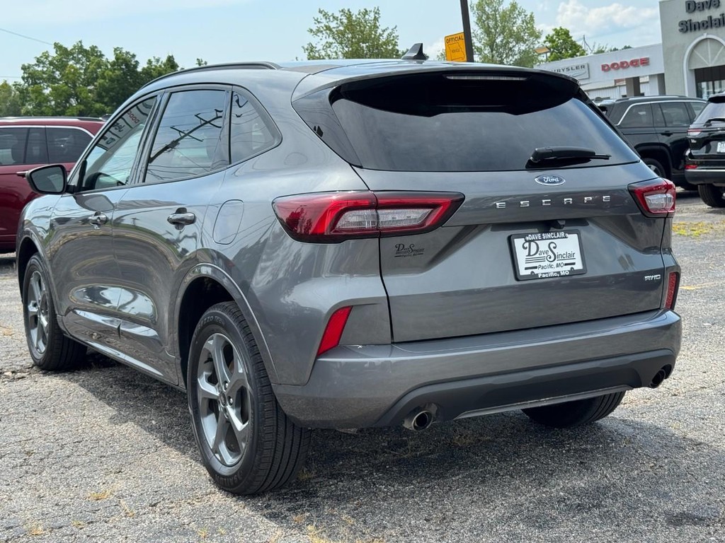 Ford Escape Vehicle Full-screen Gallery Image 04