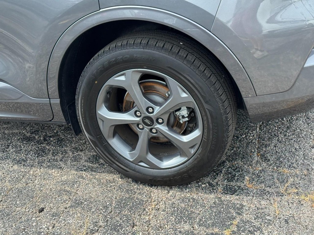 Ford Escape Vehicle Full-screen Gallery Image 05