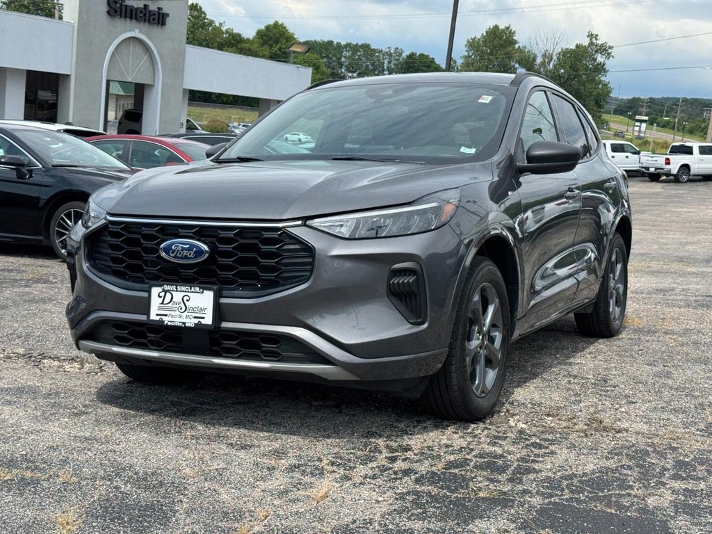 Ford Escape Vehicle Full-screen Gallery Image 06