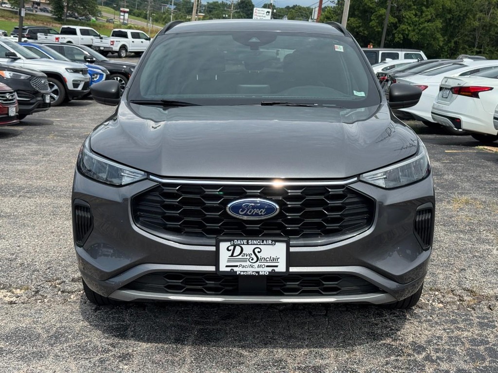 Ford Escape Vehicle Full-screen Gallery Image 07