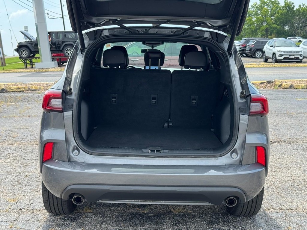 Ford Escape Vehicle Full-screen Gallery Image 09