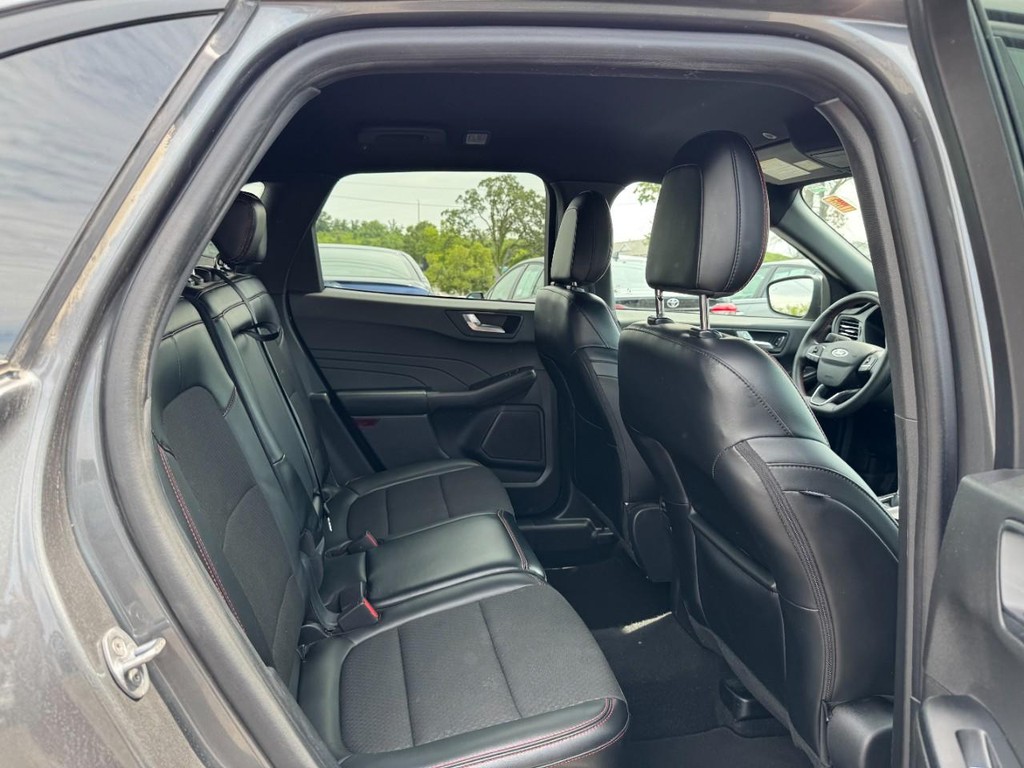 Ford Escape Vehicle Full-screen Gallery Image 11