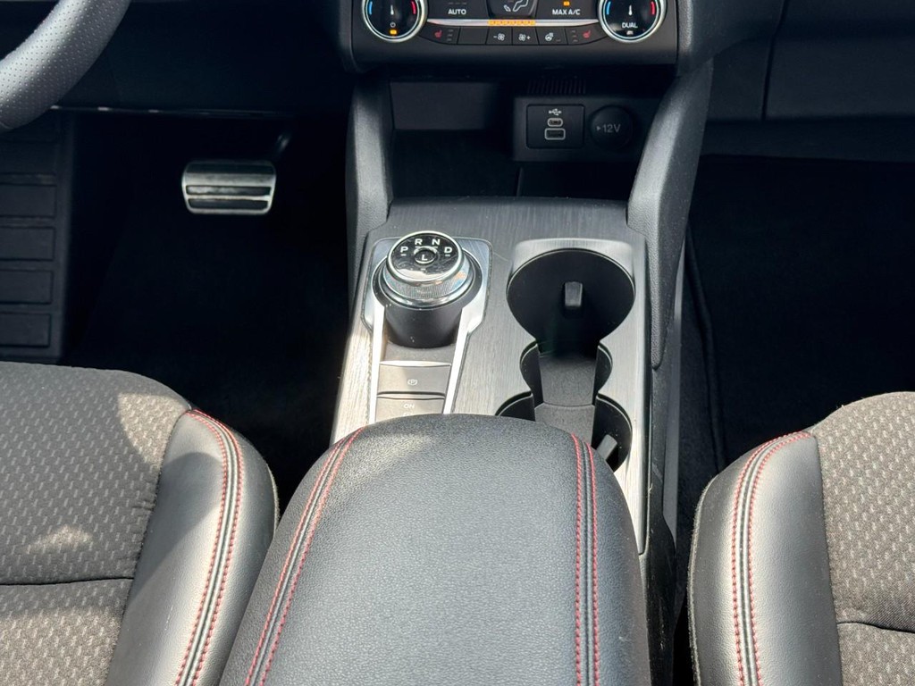 Ford Escape Vehicle Full-screen Gallery Image 15