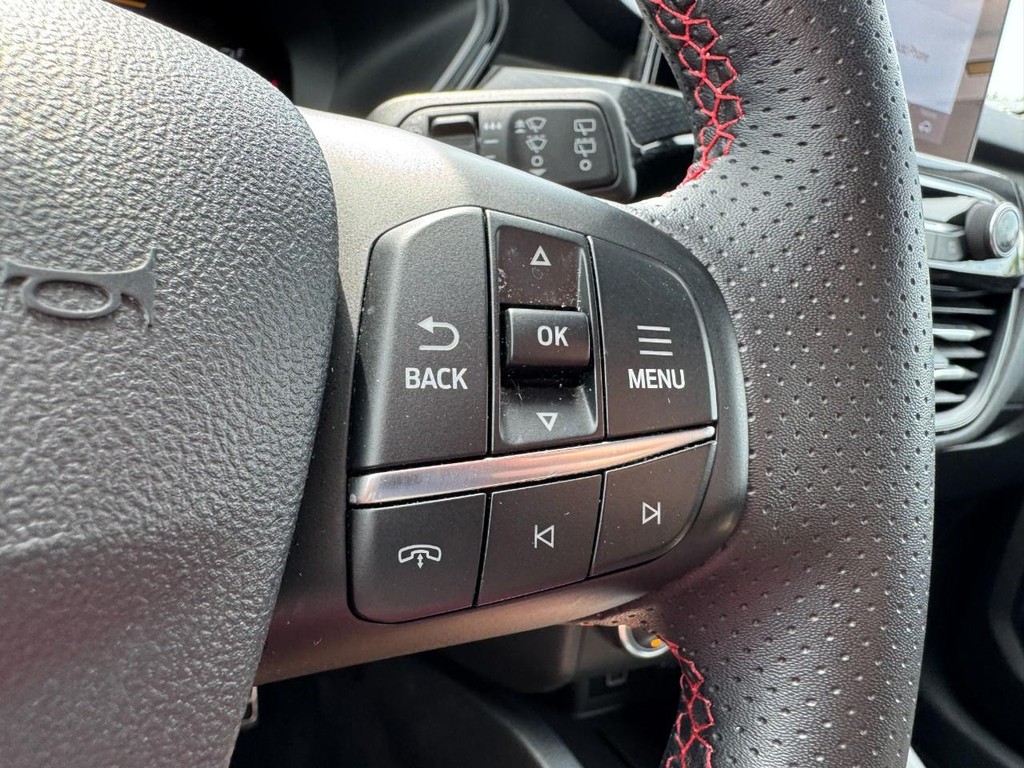 Ford Escape Vehicle Full-screen Gallery Image 18