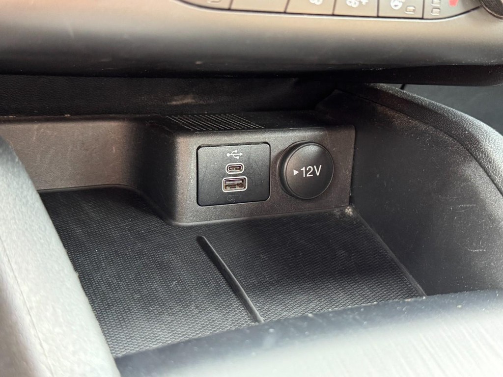 Ford Escape Vehicle Full-screen Gallery Image 21