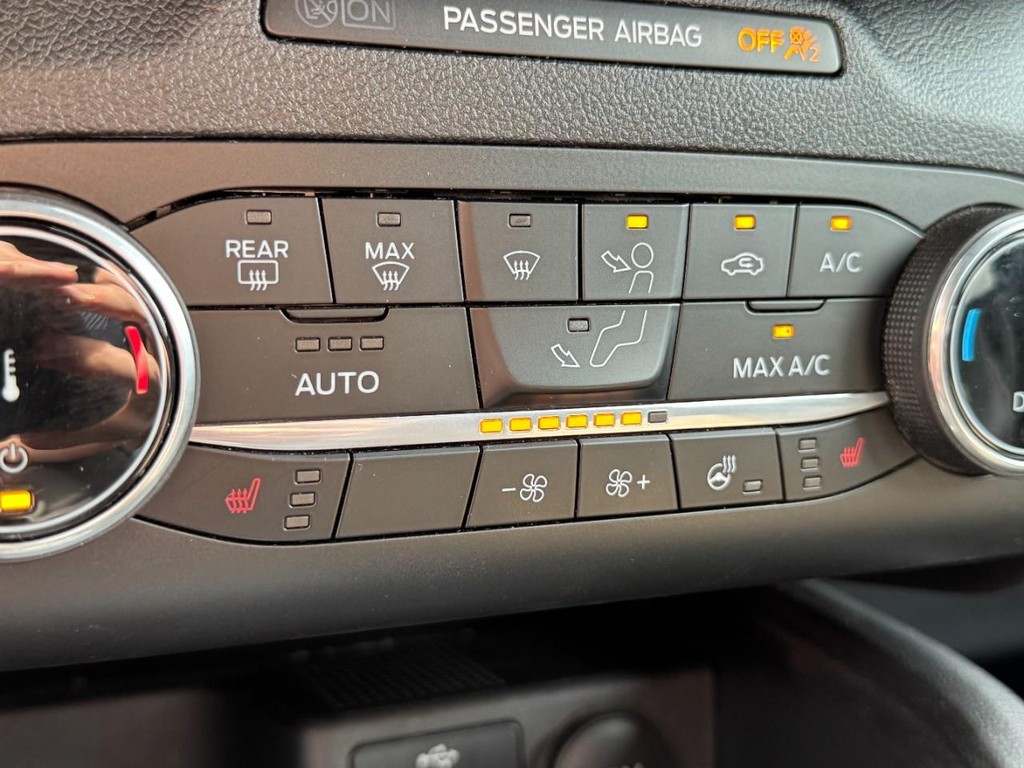 Ford Escape Vehicle Full-screen Gallery Image 22