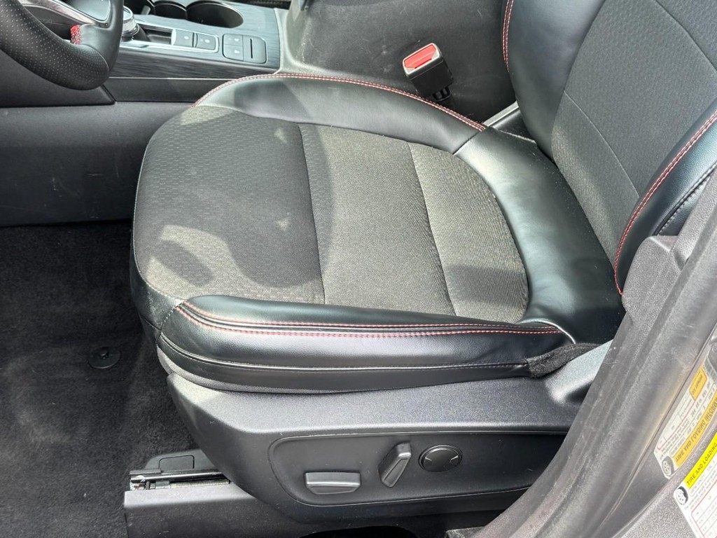 Ford Escape Vehicle Full-screen Gallery Image 25