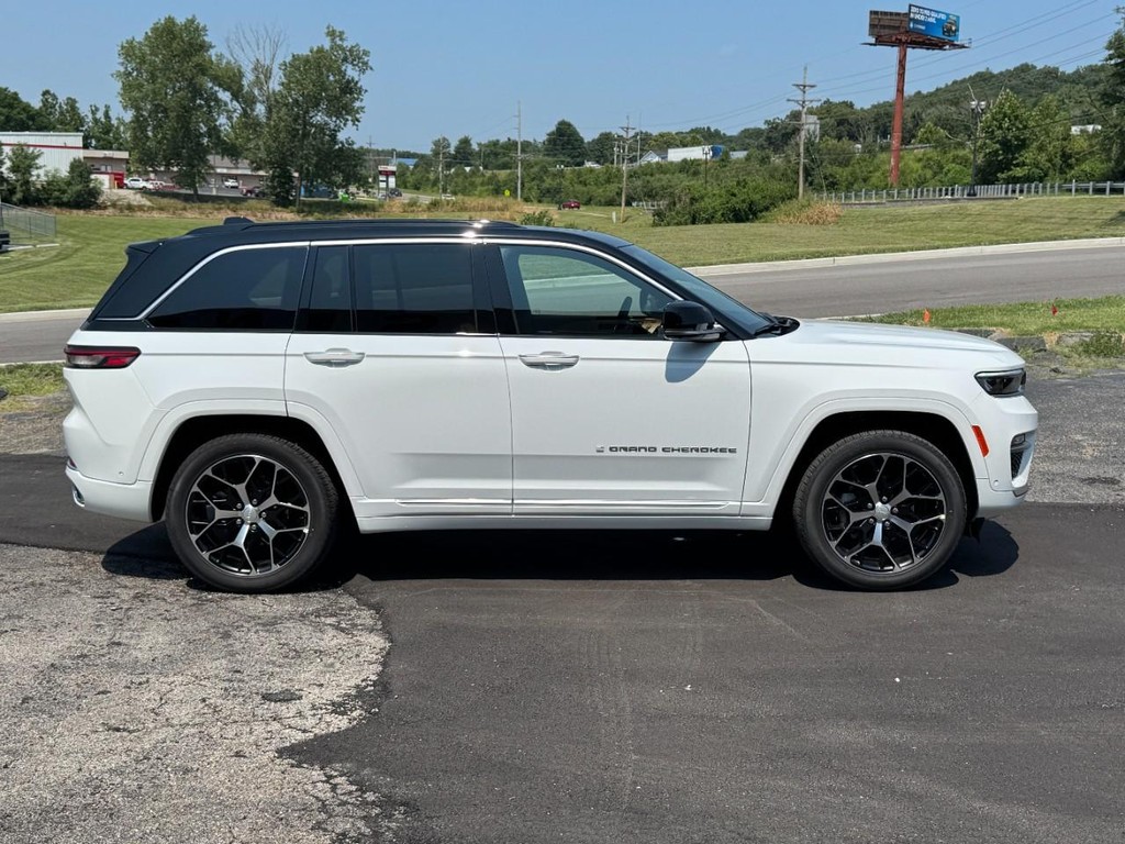 Jeep Grand Cherokee Vehicle Full-screen Gallery Image 02