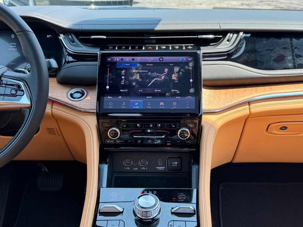 Jeep Grand Cherokee Vehicle Full-screen Gallery Image 08