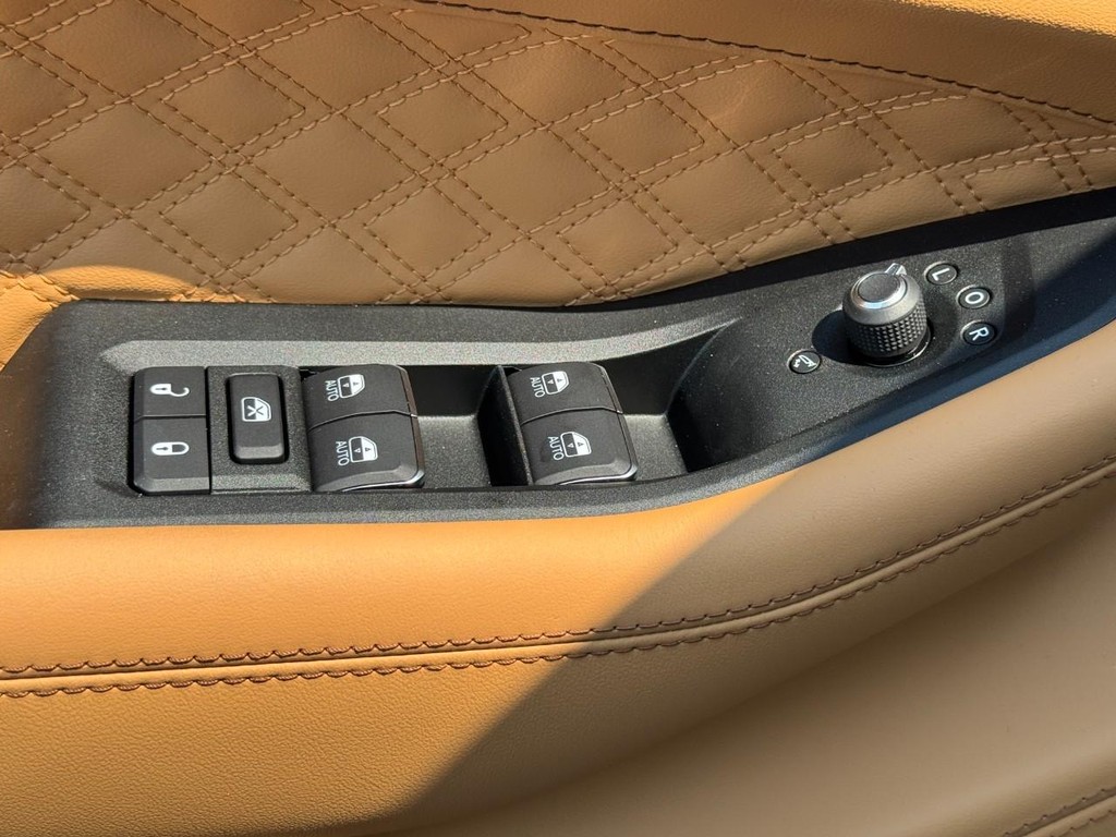 Jeep Grand Cherokee Vehicle Full-screen Gallery Image 18