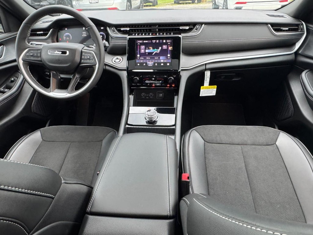 Jeep Grand Cherokee Vehicle Full-screen Gallery Image 07