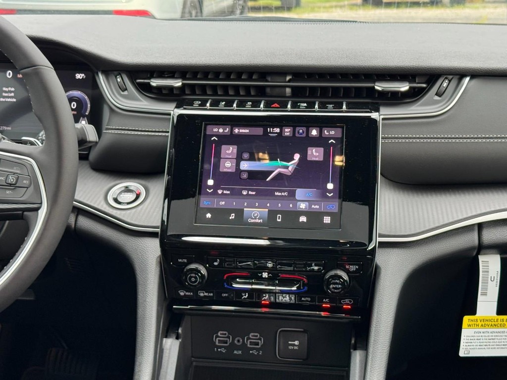 Jeep Grand Cherokee Vehicle Full-screen Gallery Image 09