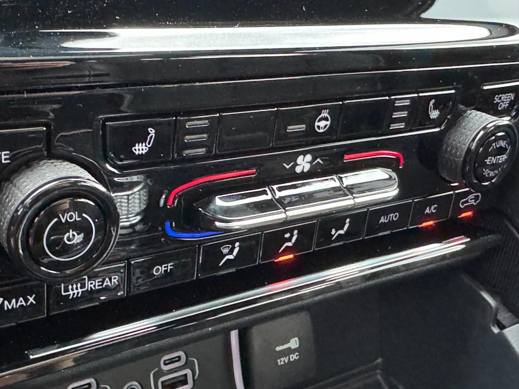 Jeep Grand Cherokee Vehicle Full-screen Gallery Image 15