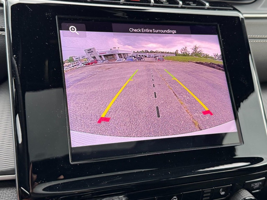 Jeep Grand Cherokee Vehicle Full-screen Gallery Image 16