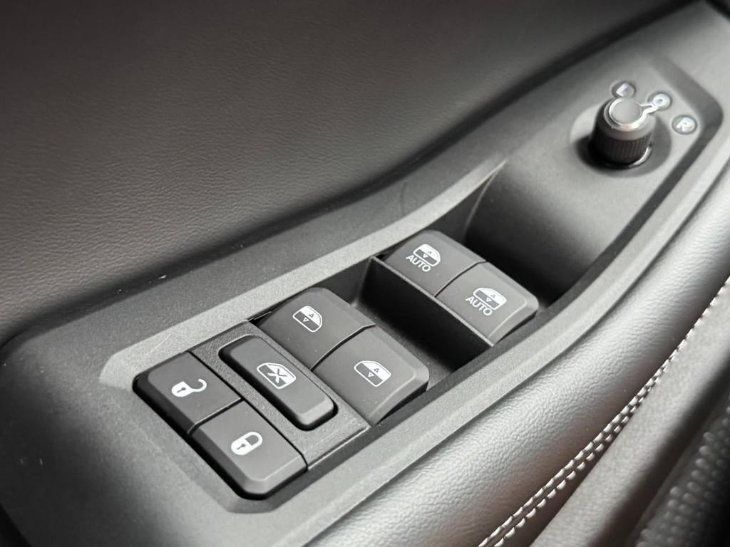 Jeep Grand Cherokee Vehicle Full-screen Gallery Image 17