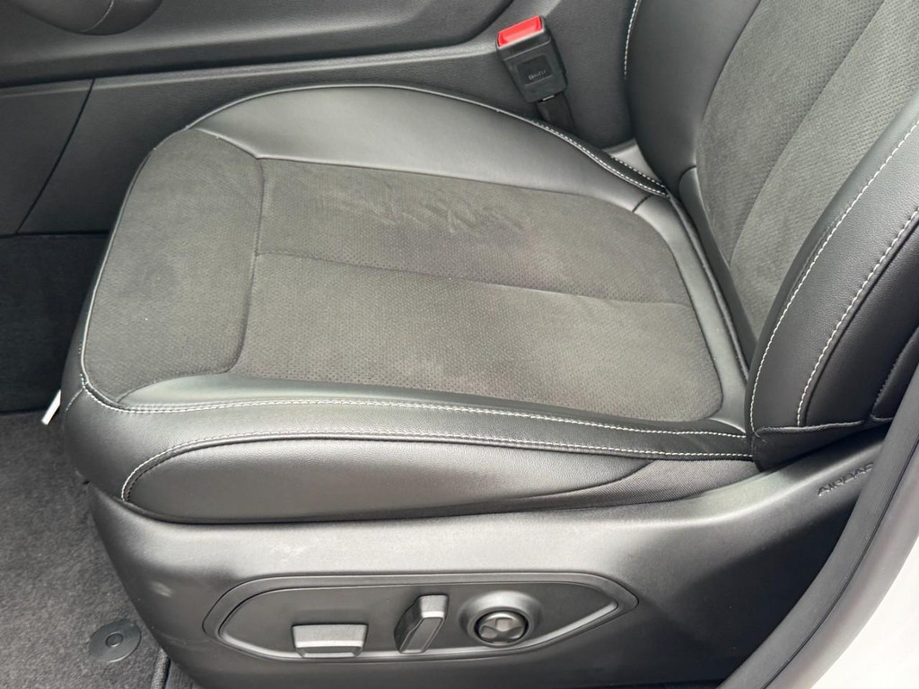 Jeep Grand Cherokee Vehicle Full-screen Gallery Image 18