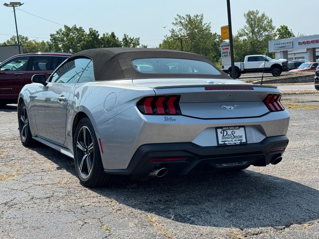 Ford Mustang Vehicle Full-screen Gallery Image 04
