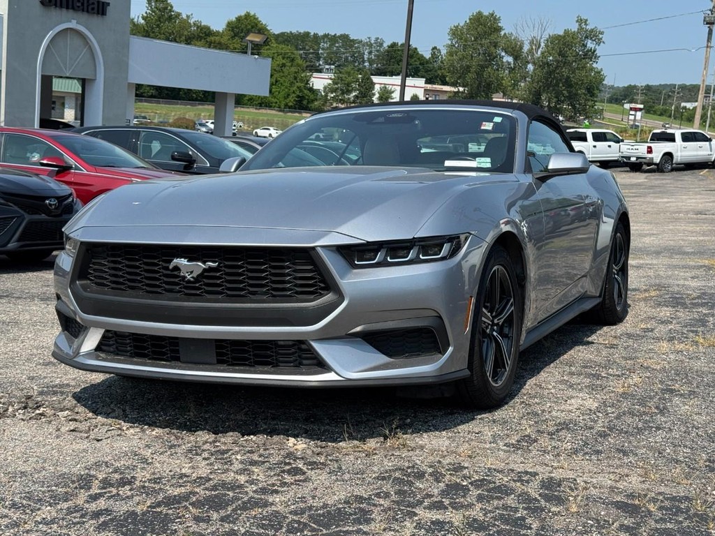 Ford Mustang Vehicle Full-screen Gallery Image 06