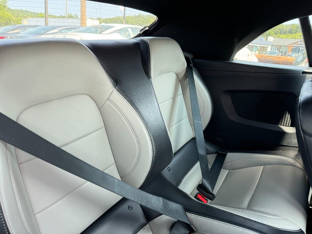 Ford Mustang Vehicle Full-screen Gallery Image 13