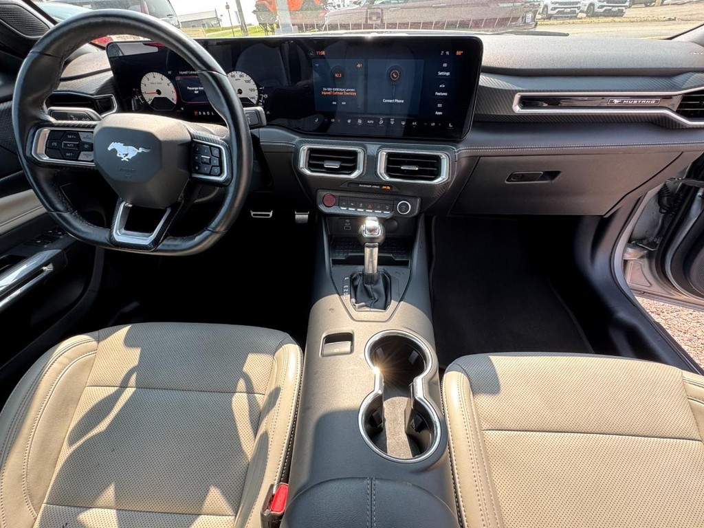 Ford Mustang Vehicle Full-screen Gallery Image 14