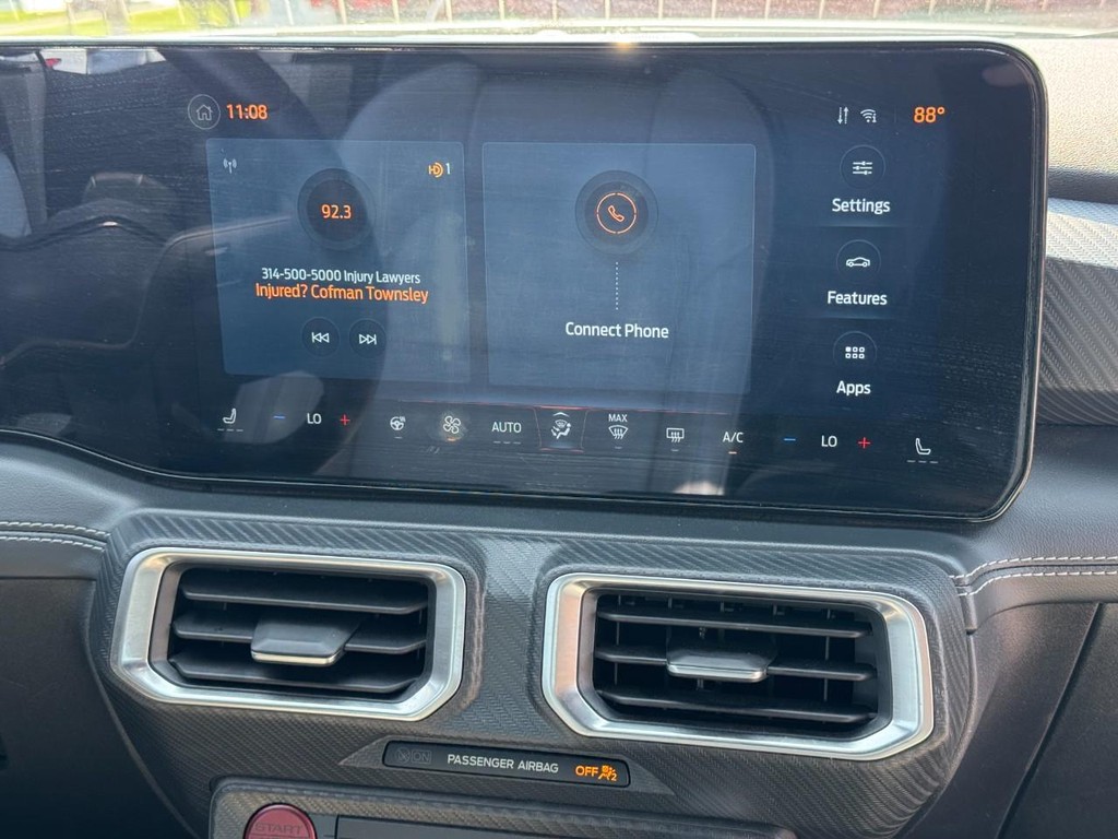 Ford Mustang Vehicle Full-screen Gallery Image 16