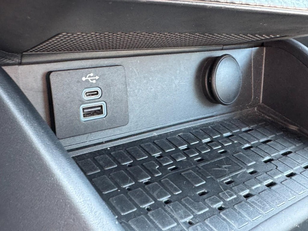 Ford Mustang Vehicle Full-screen Gallery Image 23