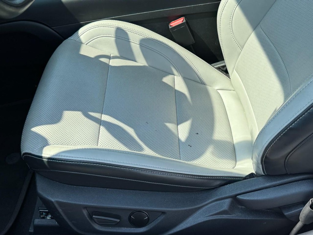 Ford Mustang Vehicle Full-screen Gallery Image 28