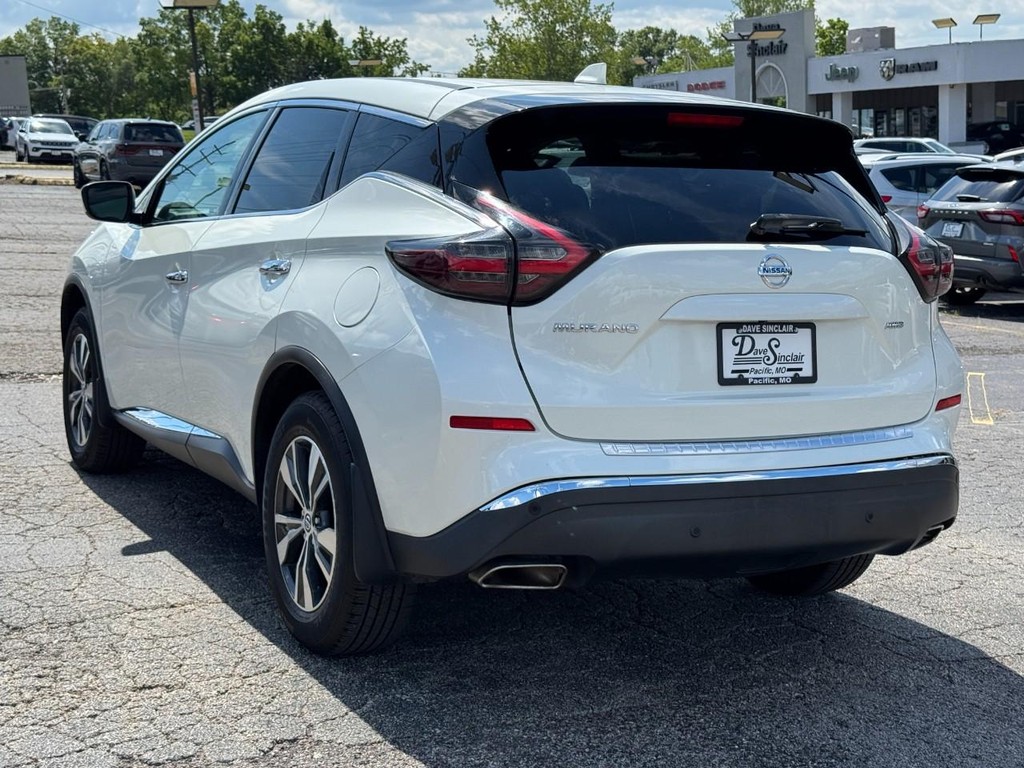 Nissan Murano Vehicle Full-screen Gallery Image 04