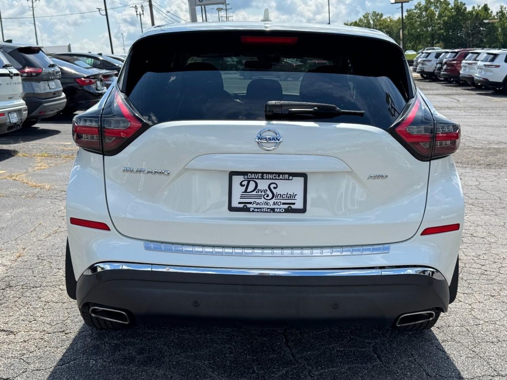 Nissan Murano Vehicle Full-screen Gallery Image 09