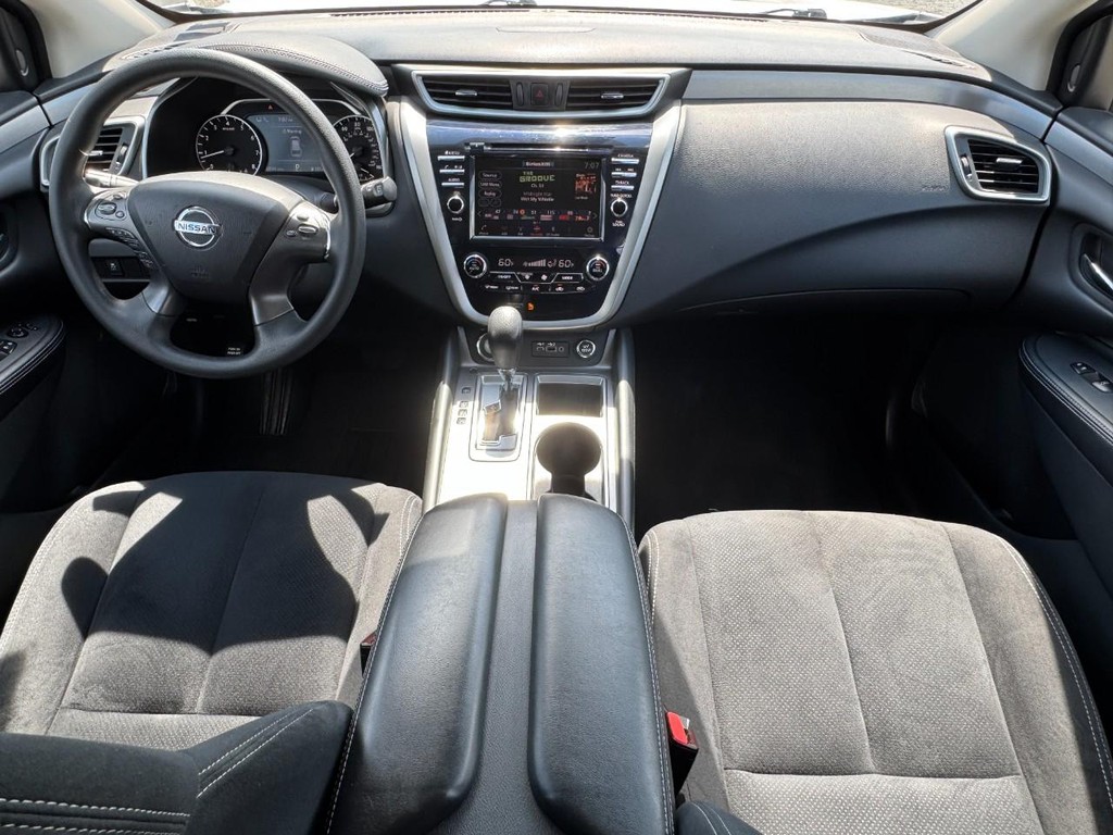 Nissan Murano Vehicle Full-screen Gallery Image 11