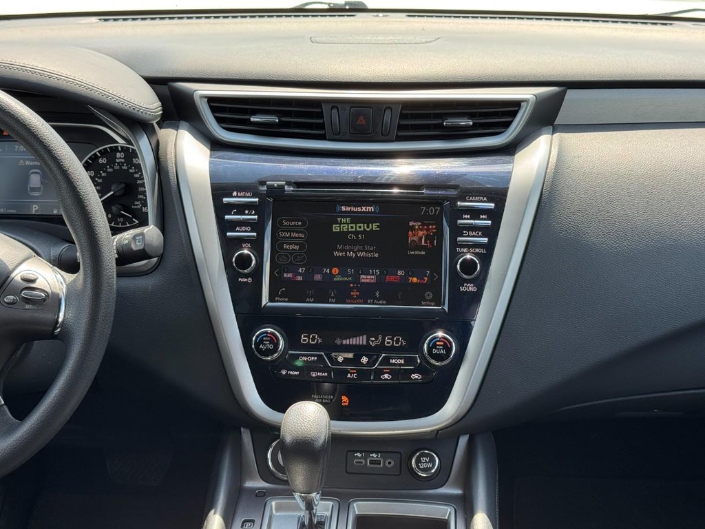 Nissan Murano Vehicle Full-screen Gallery Image 13