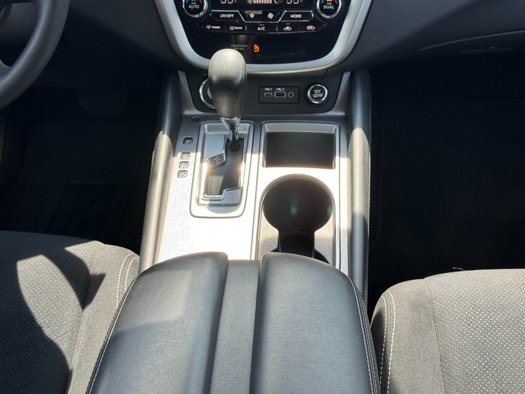 Nissan Murano Vehicle Full-screen Gallery Image 14