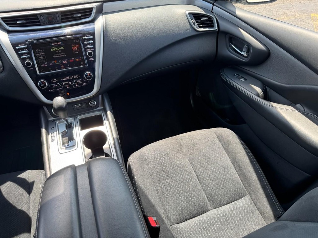 Nissan Murano Vehicle Full-screen Gallery Image 15