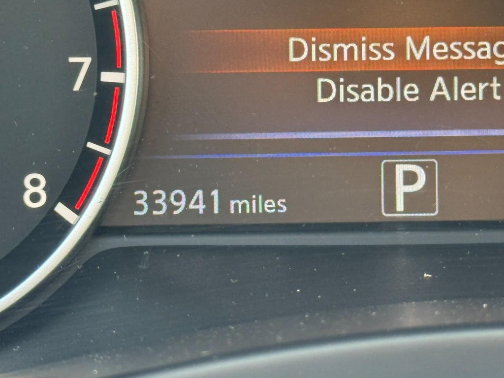 Nissan Murano Vehicle Full-screen Gallery Image 18