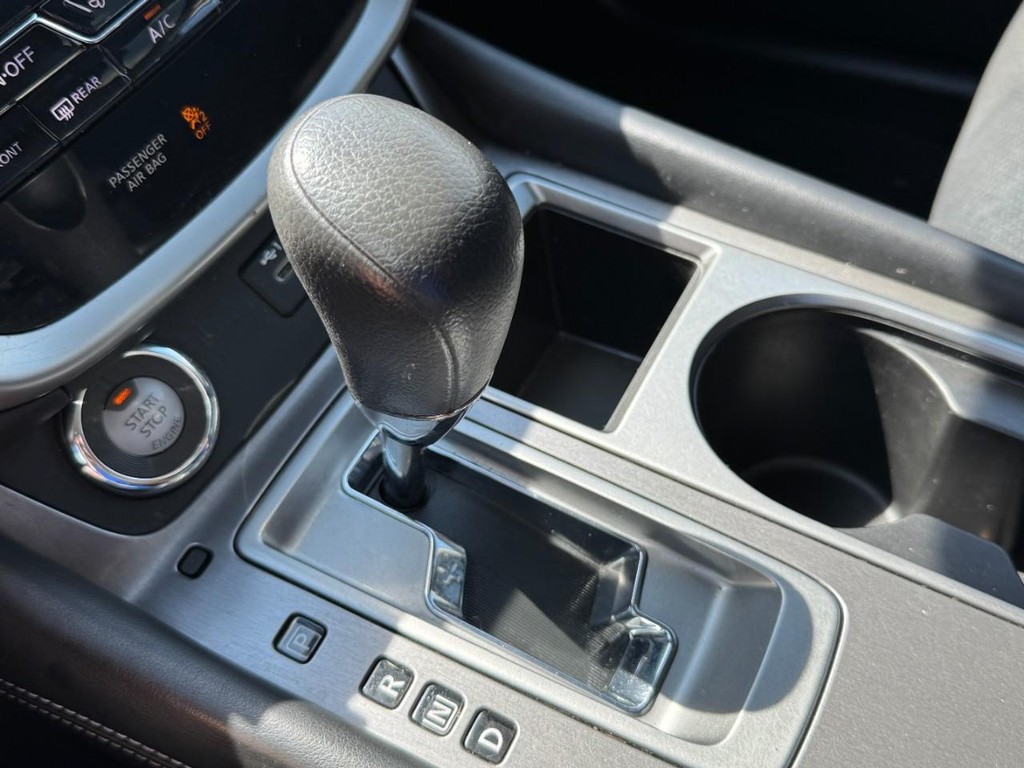 Nissan Murano Vehicle Full-screen Gallery Image 19