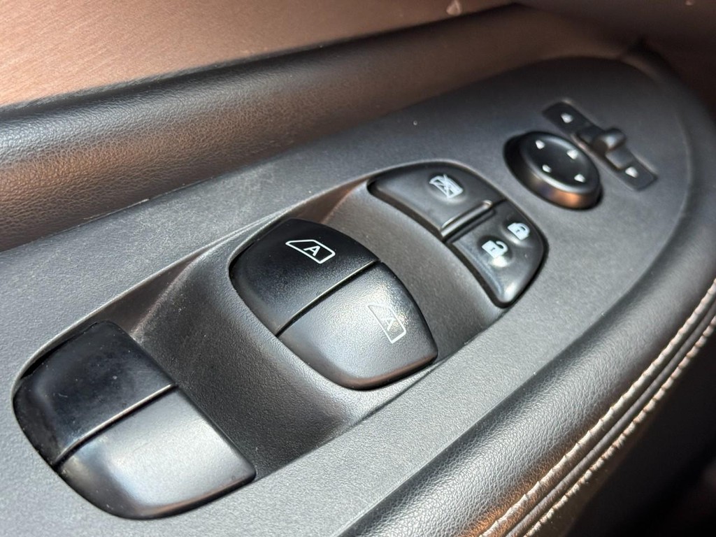 Nissan Murano Vehicle Full-screen Gallery Image 21