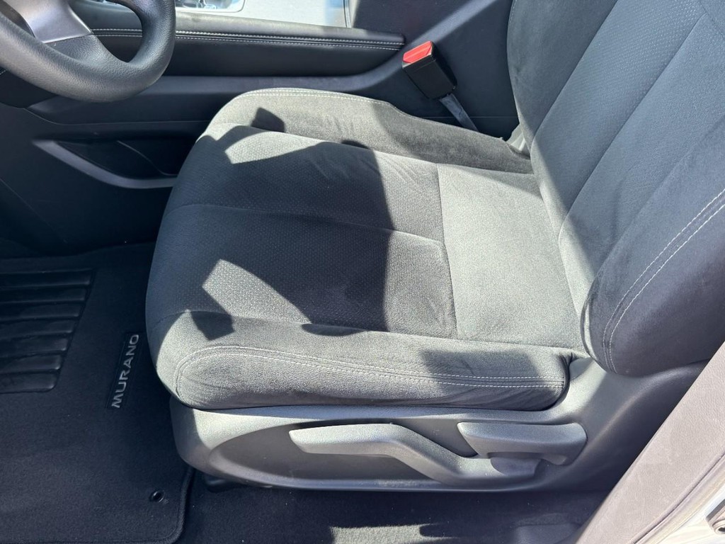 Nissan Murano Vehicle Full-screen Gallery Image 22